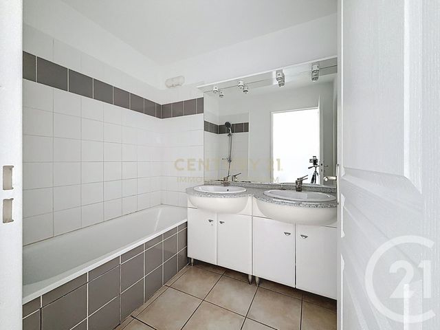 Appartement T3 à vendre - 3 pièces - 58,84 m2 - La Verpilliere - 38 - RHONE-ALPES