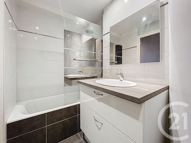 Appartement T4 &agrave; louer - 4 pi&egrave;ces - 91,86 m2 - Bourgoin Jallieu - 38 - RHONE-ALPES