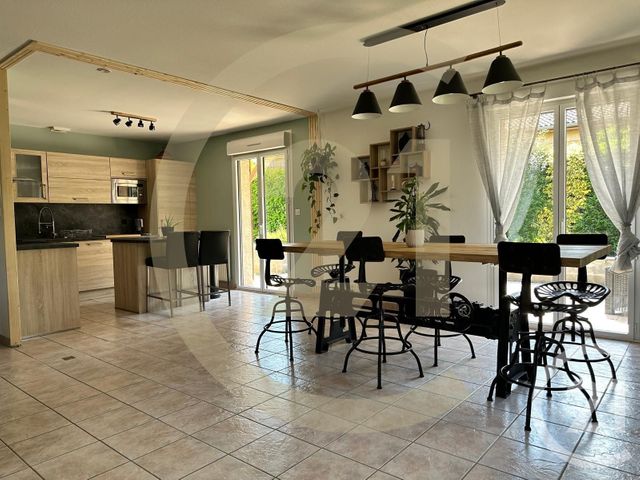 Maison &agrave; louer - 4 pi&egrave;ces - 105,09 m2 - L Isle D Abeau - 38 - RHONE-ALPES