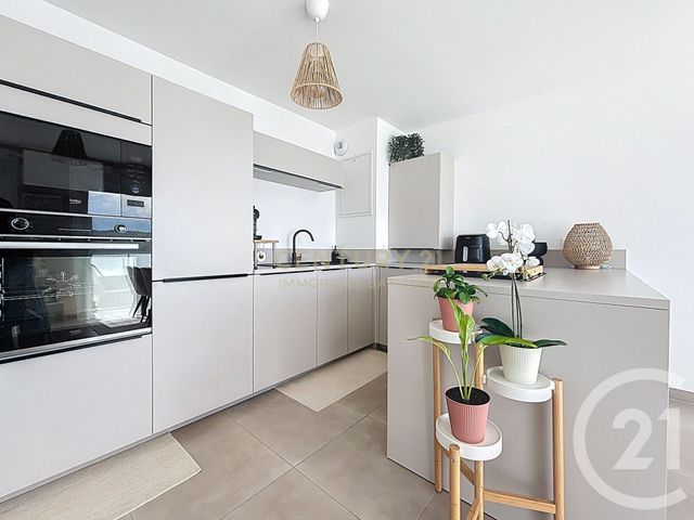 Appartement T3 &agrave; vendre - 3 pi&egrave;ces - 62 m2 - L Isle D Abeau - 38 - RHONE-ALPES