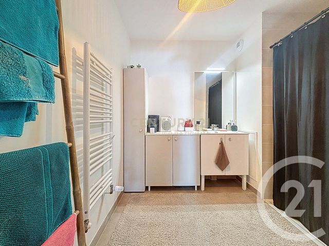 Appartement T3 &agrave; vendre - 3 pi&egrave;ces - 62 m2 - L Isle D Abeau - 38 - RHONE-ALPES