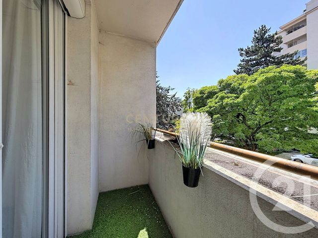 Appartement T3 &agrave; louer - 4 pi&egrave;ces - 67,50 m2 - Bourgoin Jallieu - 38 - RHONE-ALPES